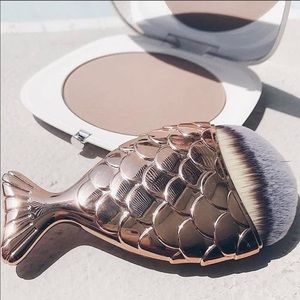Silver mermaid foundation makeup brush